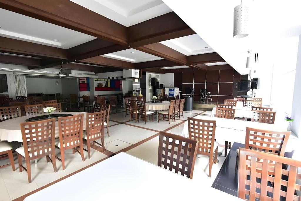 New Season Hotel  Dining  Dining Image 1 1