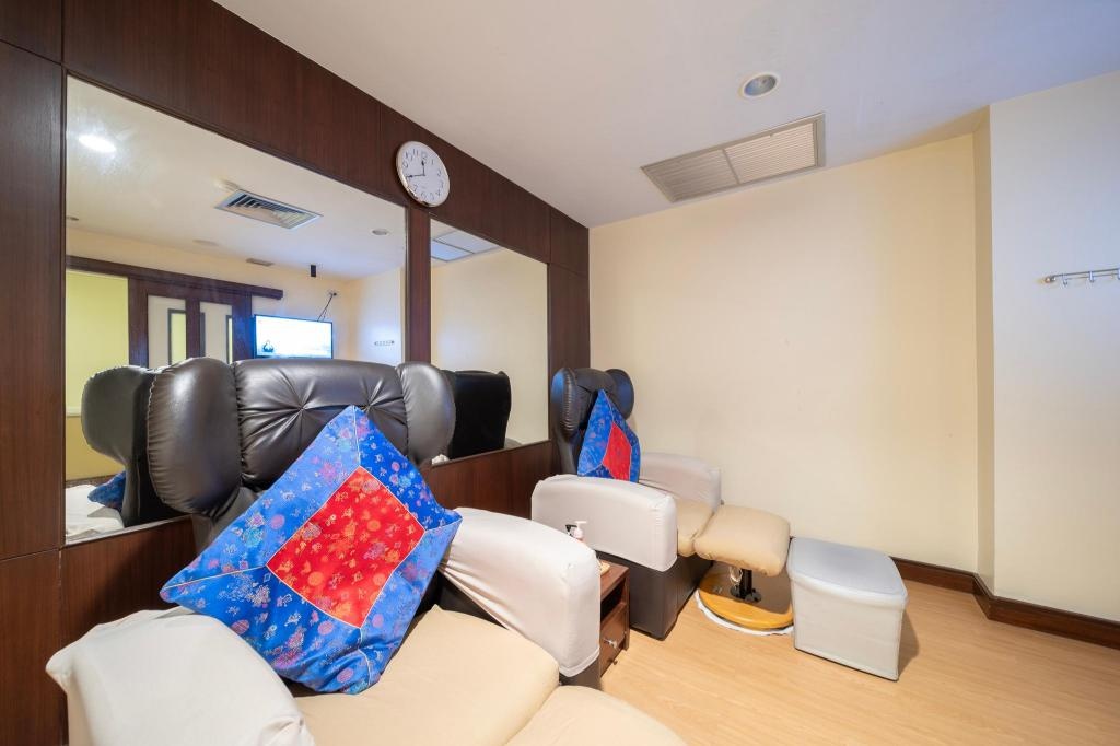 New Season Hotel  Rooms  Rooms Image 13 13