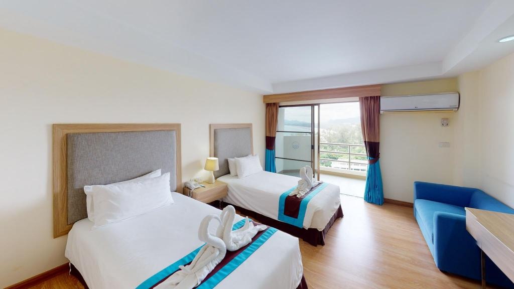 Blue Wave Hotel Hua HinroomsDeluxe Twin Room Bedroom7