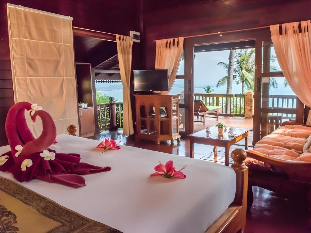 Laem Sila Resort  Rooms  1 Bedroom Villa Bed 8