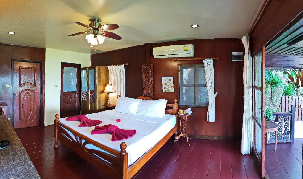 Laem Sila Resort  Rooms  Superior Villa Bedroom 11