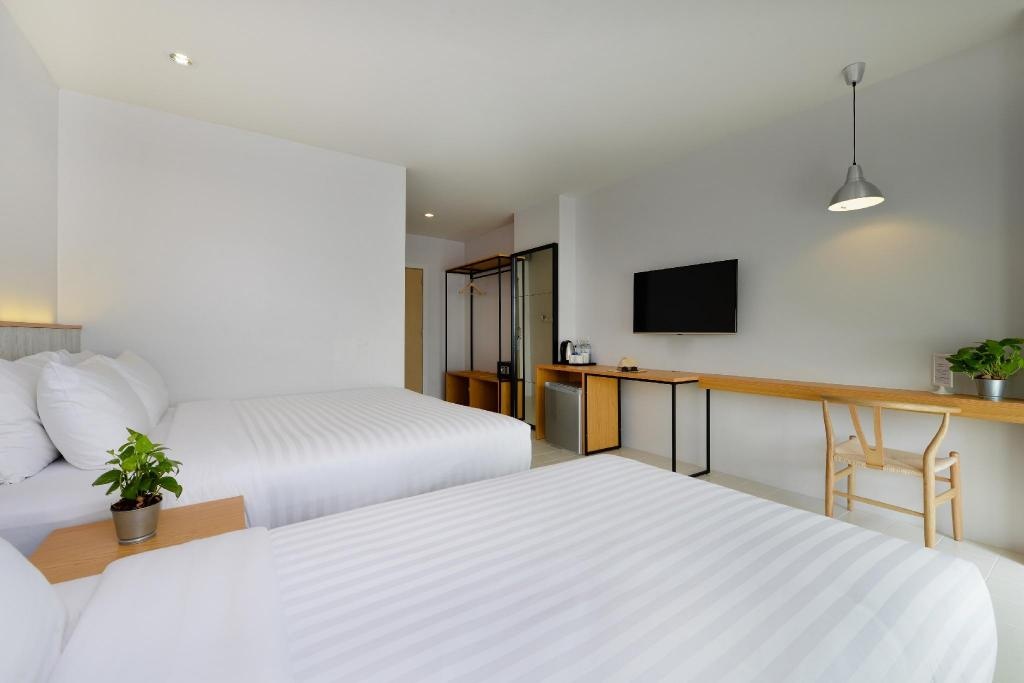 Ruenthip Residence PattayaroomsDeluxe Sea View Twin Room12