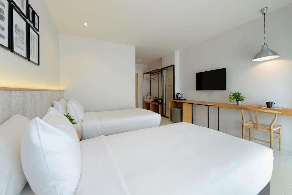 Ruenthip Residence PattayaroomsSuperior City View Twin Room View9