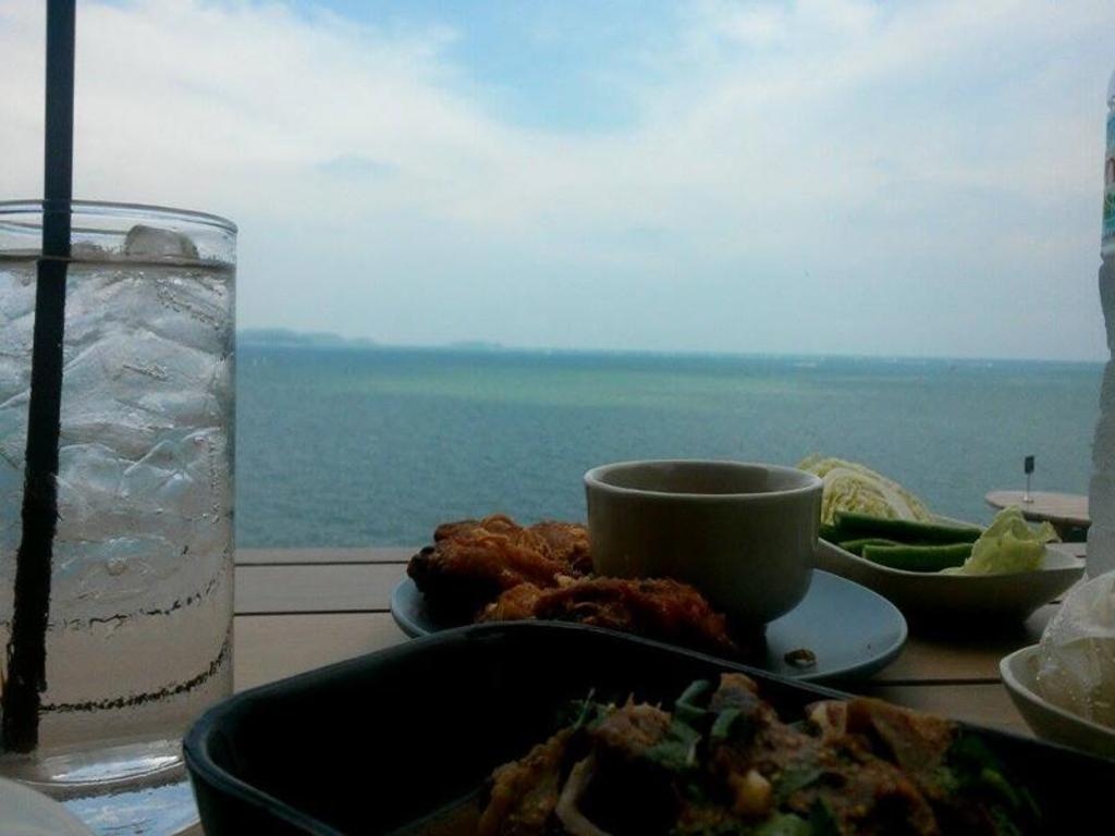 Cosy Beach View Condominium By 415diningRestaurant4