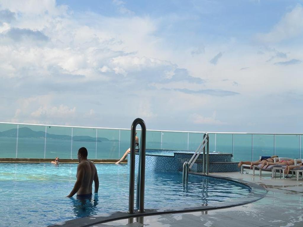 Cosy Beach View Condominium By 415facilitiesSwimming Pool5