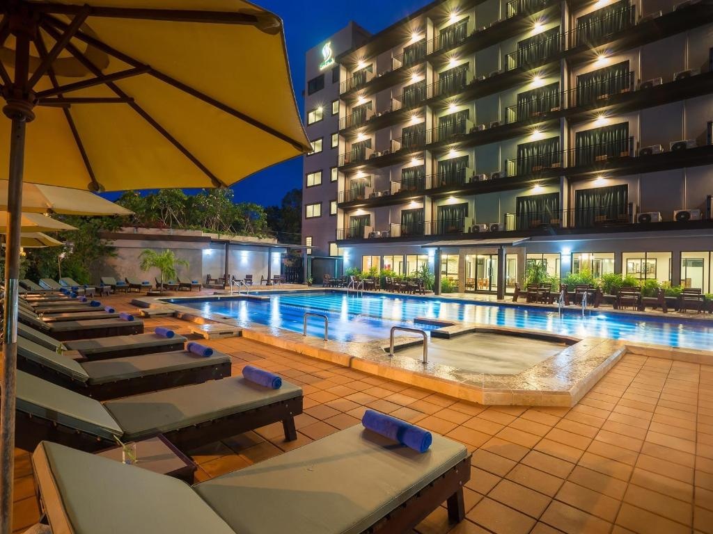 SavotelfacilitiesSwimming Pool1