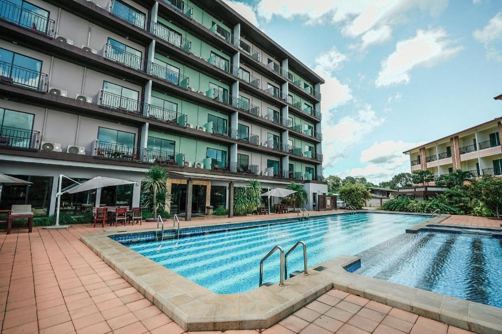 SavotelfacilitiesSwimming Pool11