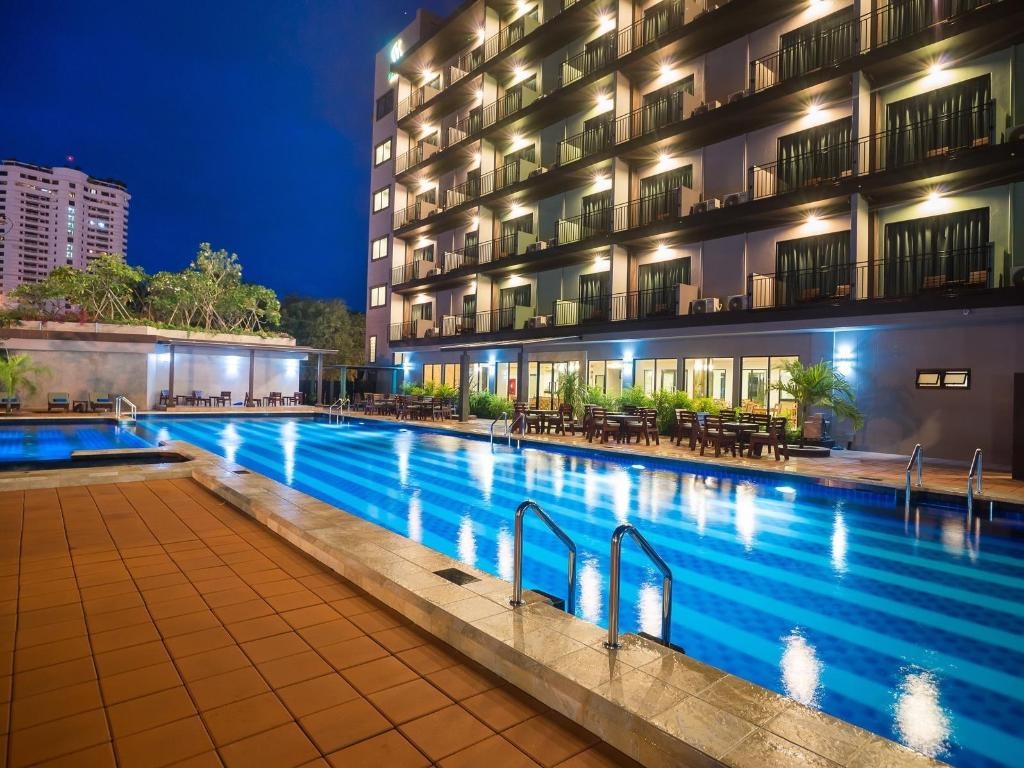 SavotelfacilitiesSwimming Pool5