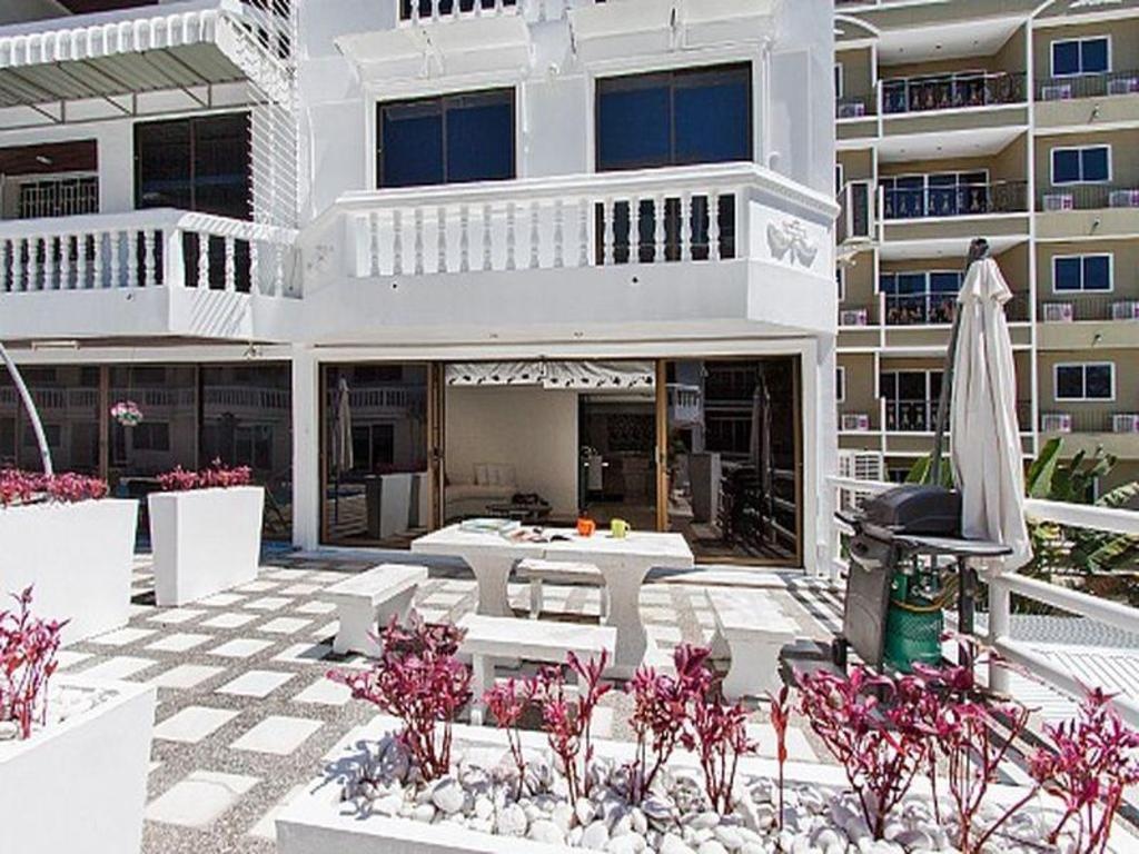 Pratumnak Point Villa 3 BedroompropertyviewsExterior View3