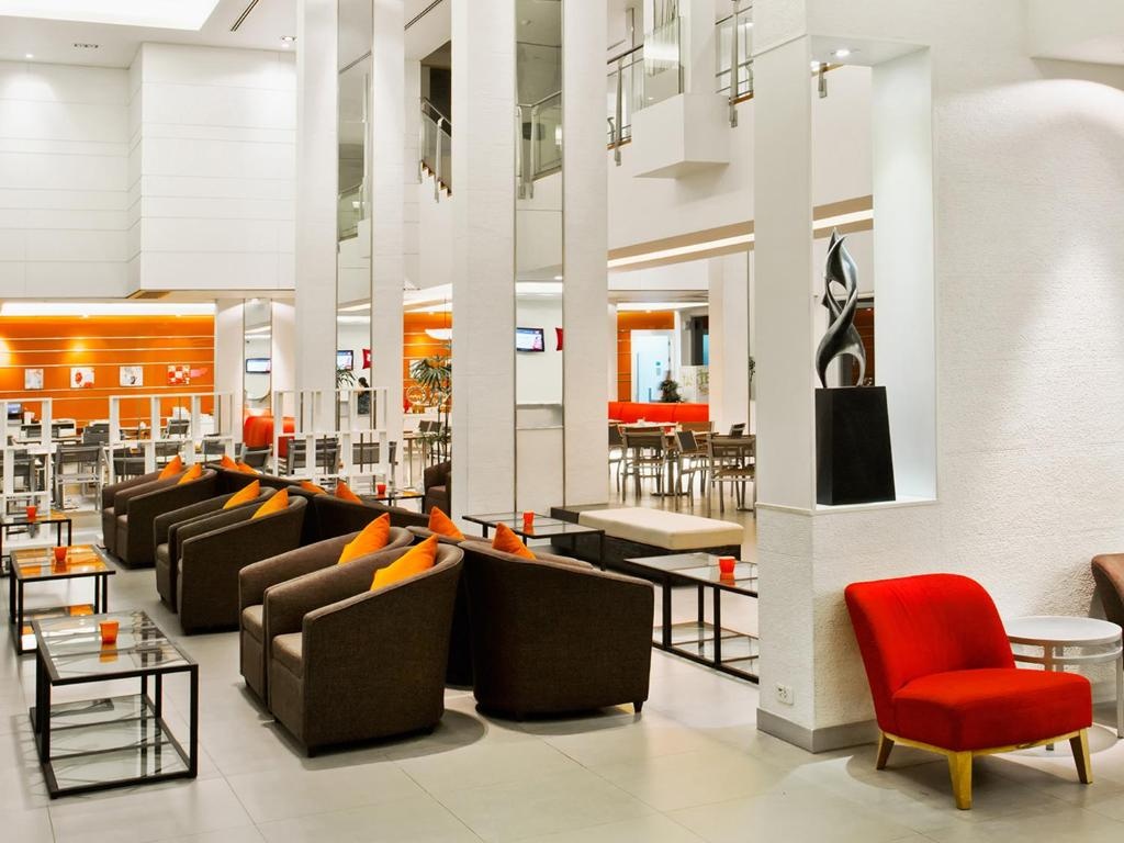 Ibis PattayapropertyviewsLobby2