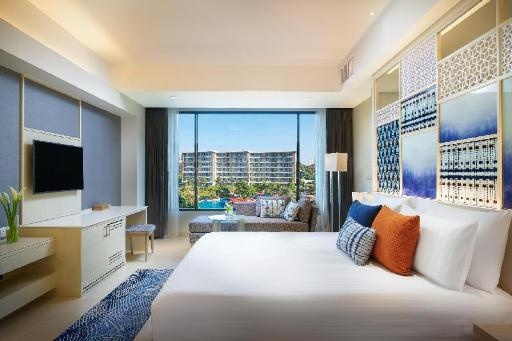 Amari PattayaroomsDeluxe Pool View King Room Bed7