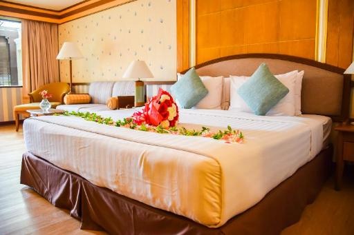 Asia Pattaya HotelroomsJacuzzi Suite Bed4