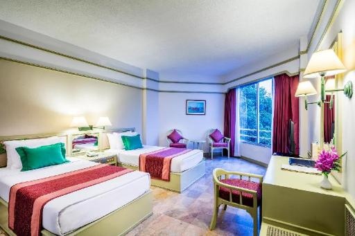 Cholchan Pattaya Beach ResortroomsSuperior City View Bed2