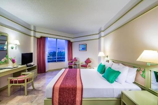 Cholchan Pattaya Beach ResortroomsSuperior Sea View Double Or Twin10
