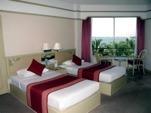 Cholchan Pattaya Beach Resortroomsrooms Image 1616