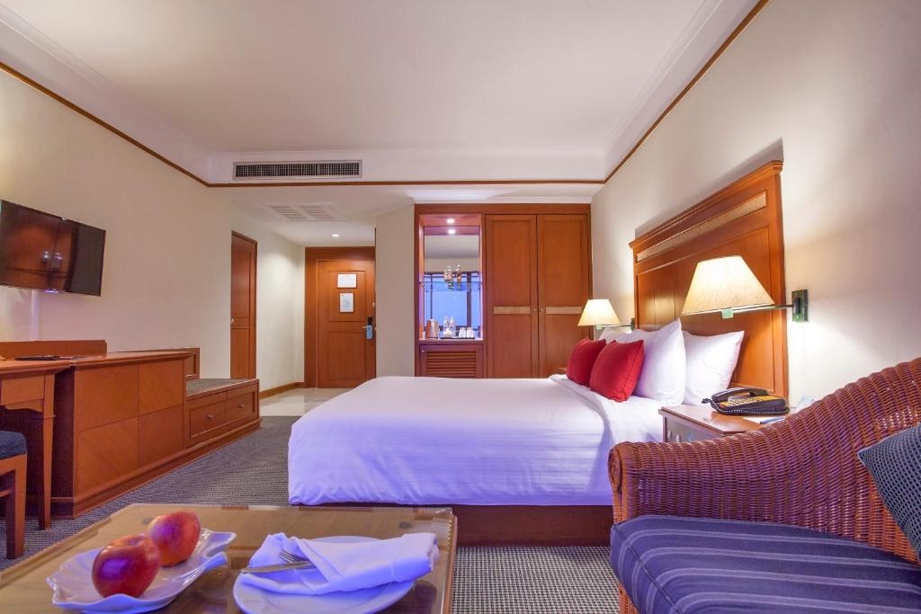 Cholchan Pattaya Beach Resortroomsrooms Image 2525