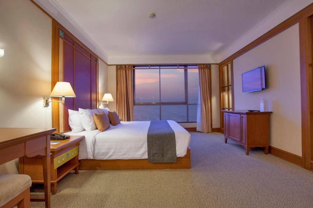 Cholchan Pattaya Beach Resortroomsrooms Image 3030