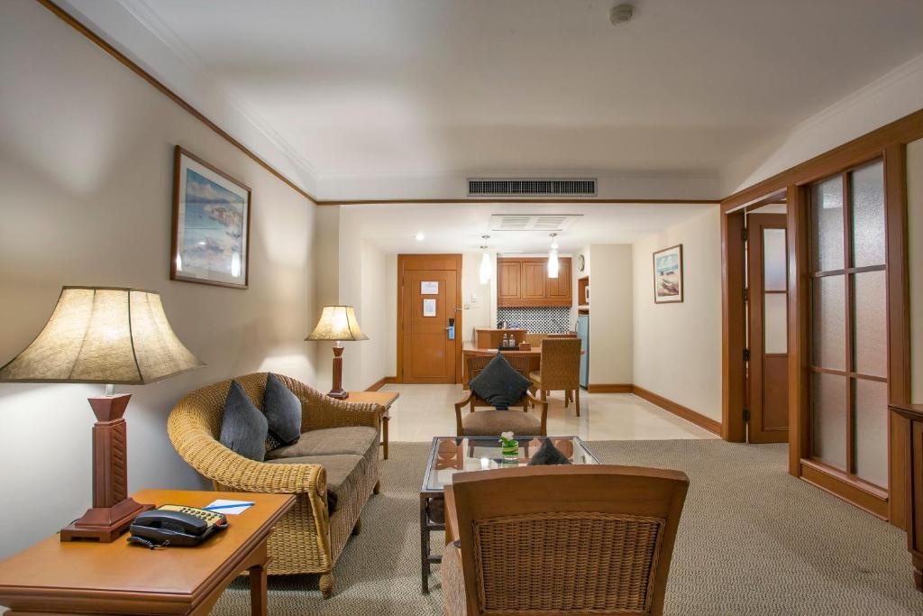 Cholchan Pattaya Beach Resortroomsrooms Image 3636