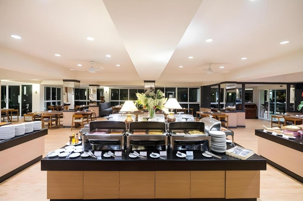 The Green Park Resortdiningdining Image 66