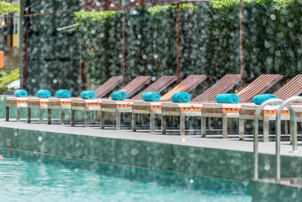 Hotel VistafacilitiesSwimming Pool21