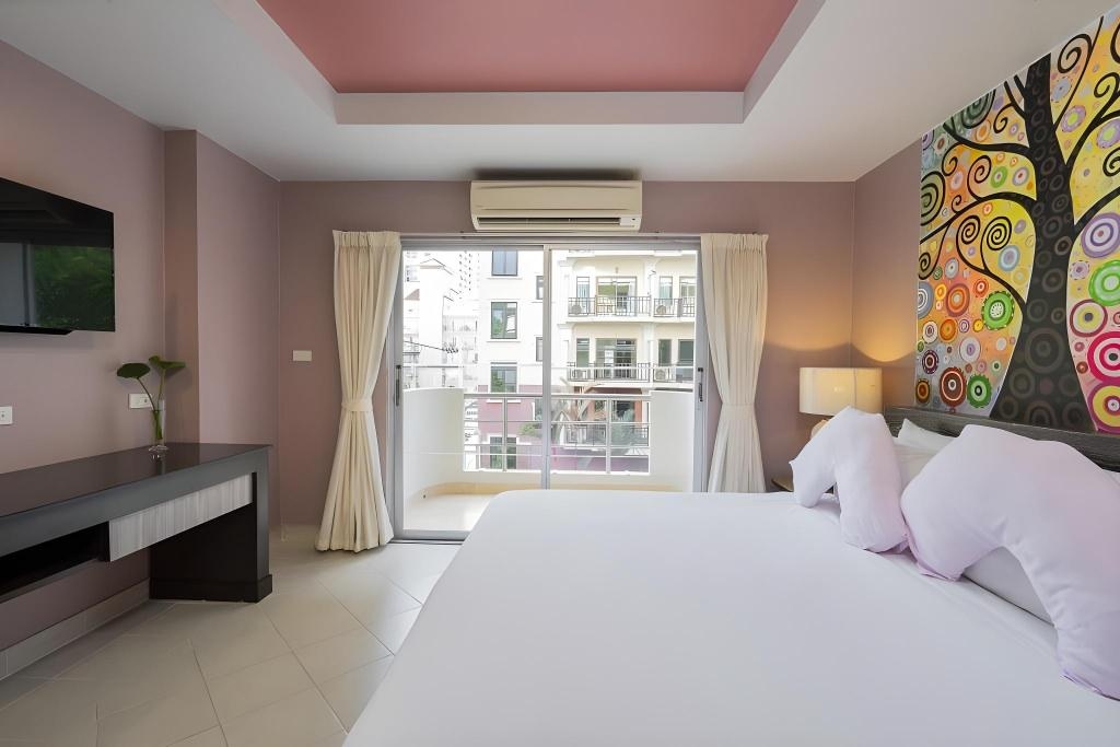 Bella Villa Prima HotelroomsStandard Pool View Double Room Bed4