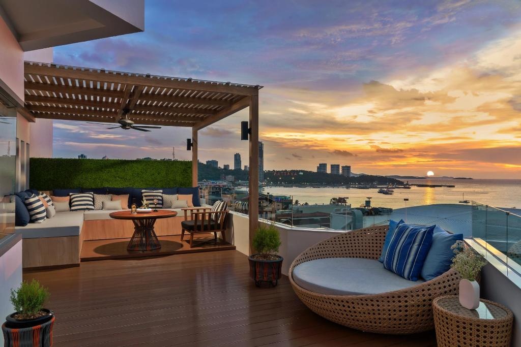 Avani Pattaya ResortfacilitiesBalconyterrace1