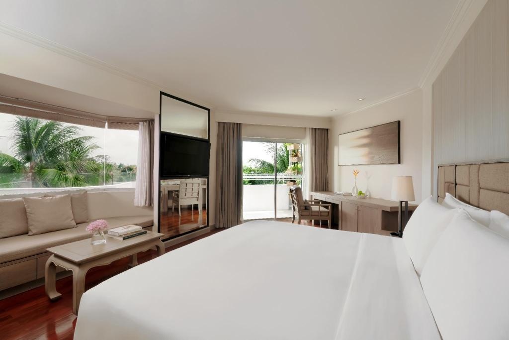 Avani Pattaya ResortroomsGarden View Corner Suite Guestroom14
