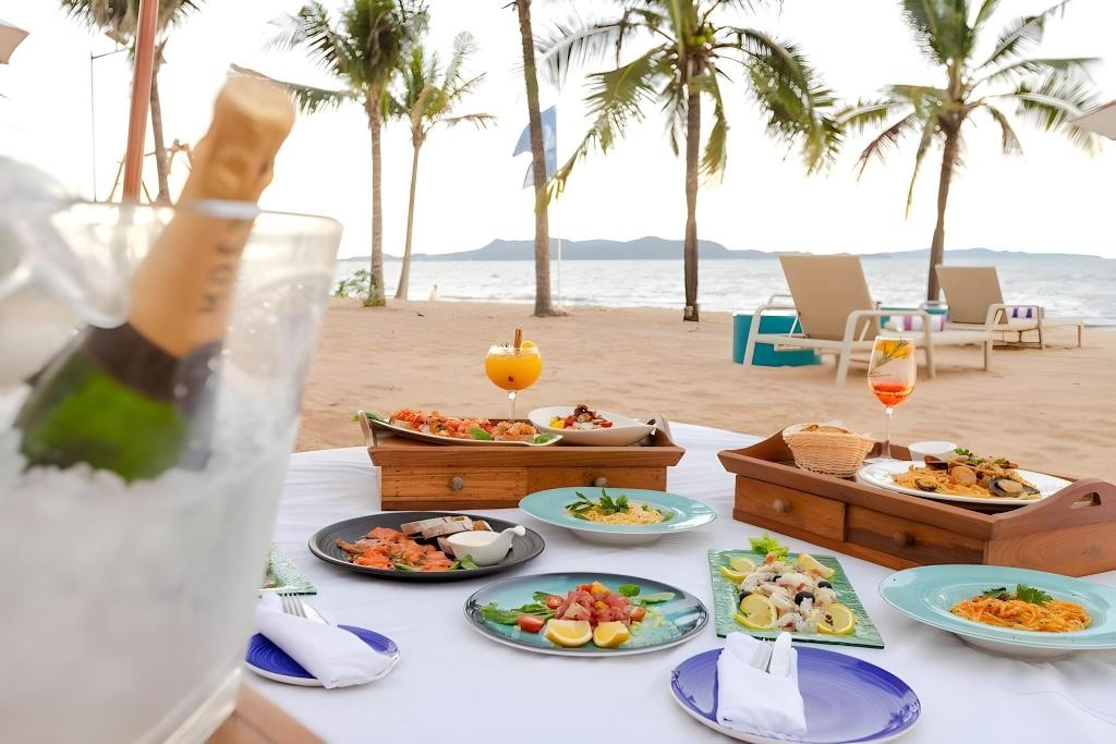Pinnacle Grand Jomtien Resort And Beach Clubdiningdining Image 99