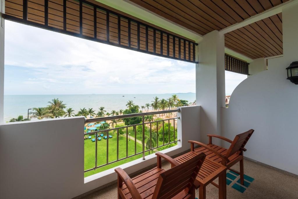 Pinnacle Grand Jomtien Resort And Beach ClubfacilitiesBalconyterrace47