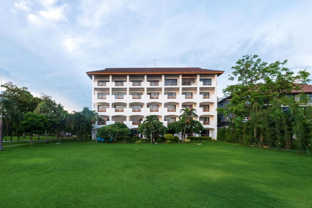 Pinnacle Grand Jomtien Resort And Beach ClubfacilitiesGarden30