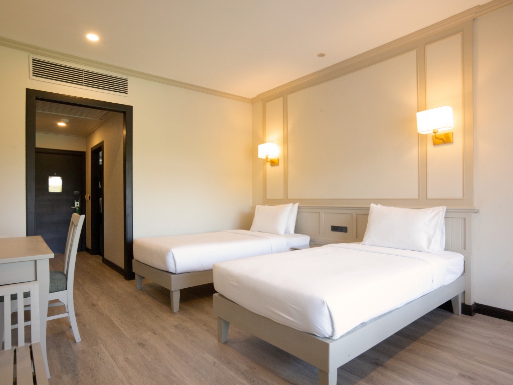 Pinnacle Grand Jomtien Resort And Beach ClubroomsDeluxe Pool View With Terrace King Bed30