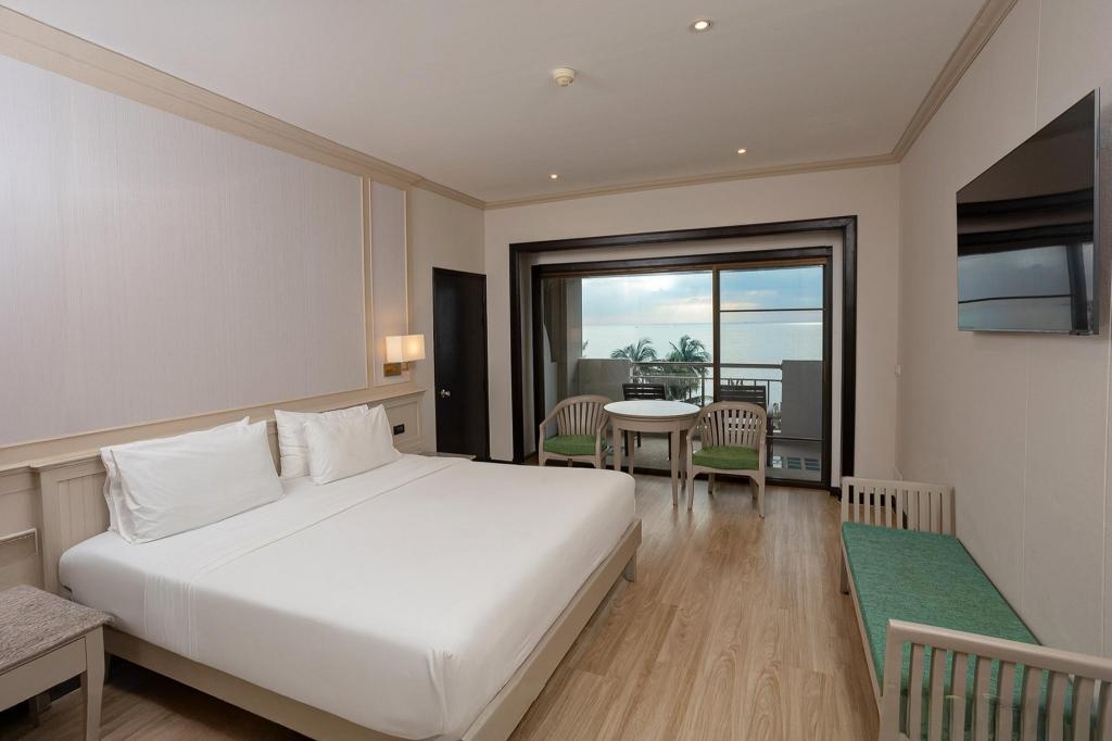 Pinnacle Grand Jomtien Resort And Beach ClubroomsDeluxe Studio Sea View King Bed26