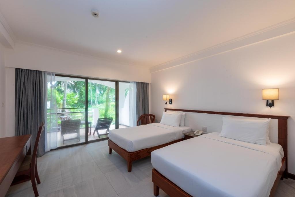 Pinnacle Grand Jomtien Resort And Beach Clubroomsrooms Image 1010
