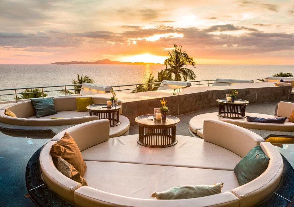 Royal Cliff Beach Hotel PattayafacilitiesBarlounge29