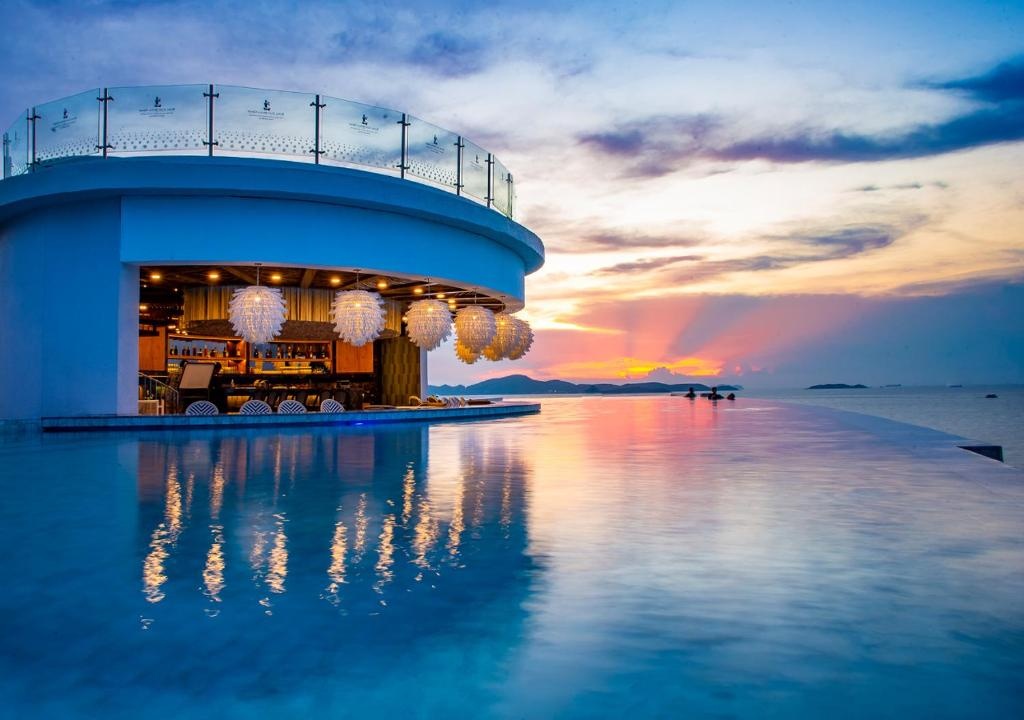 Royal Cliff Beach Hotel PattayafacilitiesBarlounge3