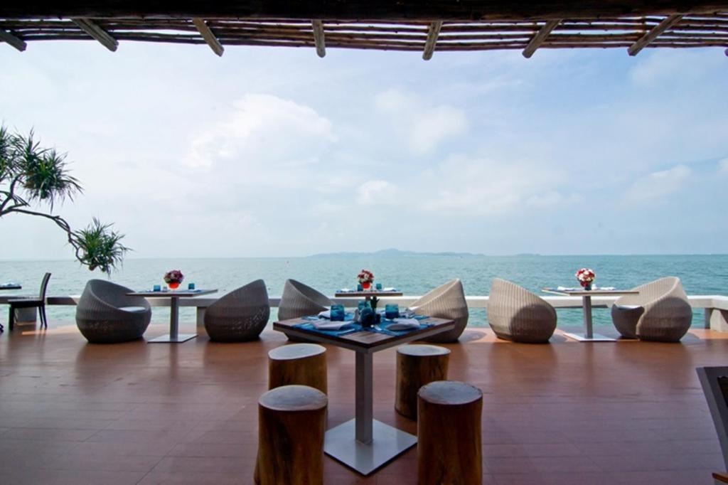 Royal Cliff Beach Hotel PattayafacilitiesBarlounge50