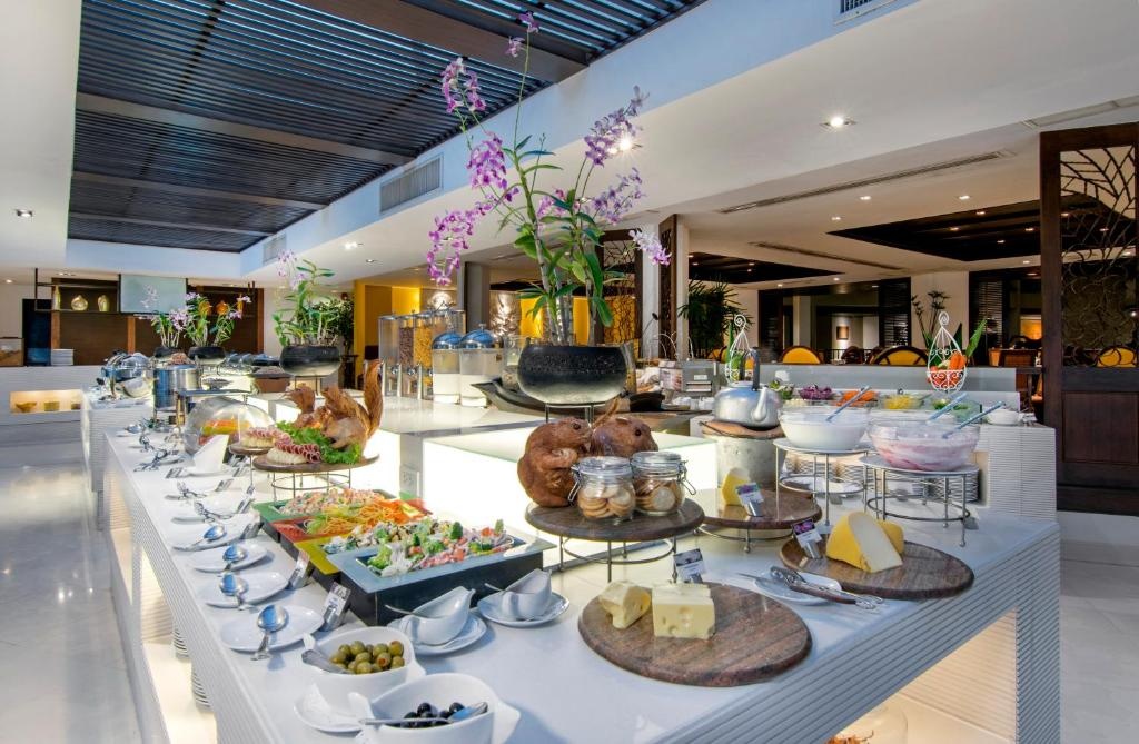 Siam Bayshore Resort PattayadiningFood And Beverages1