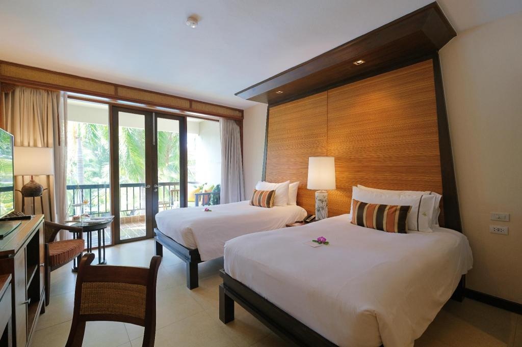 Siam Bayshore Resort PattayaroomsTropical Deluxe Pool View Twin Room Guestroom12