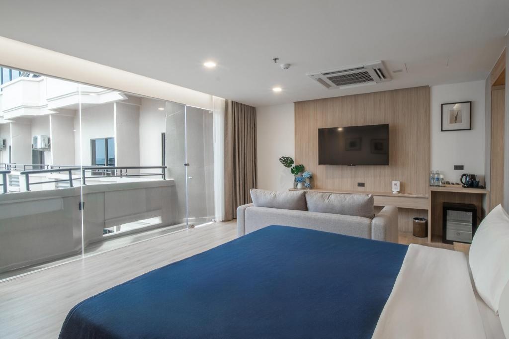 Sunbeam Hotel PattayaroomsPremier Sea View Bed11