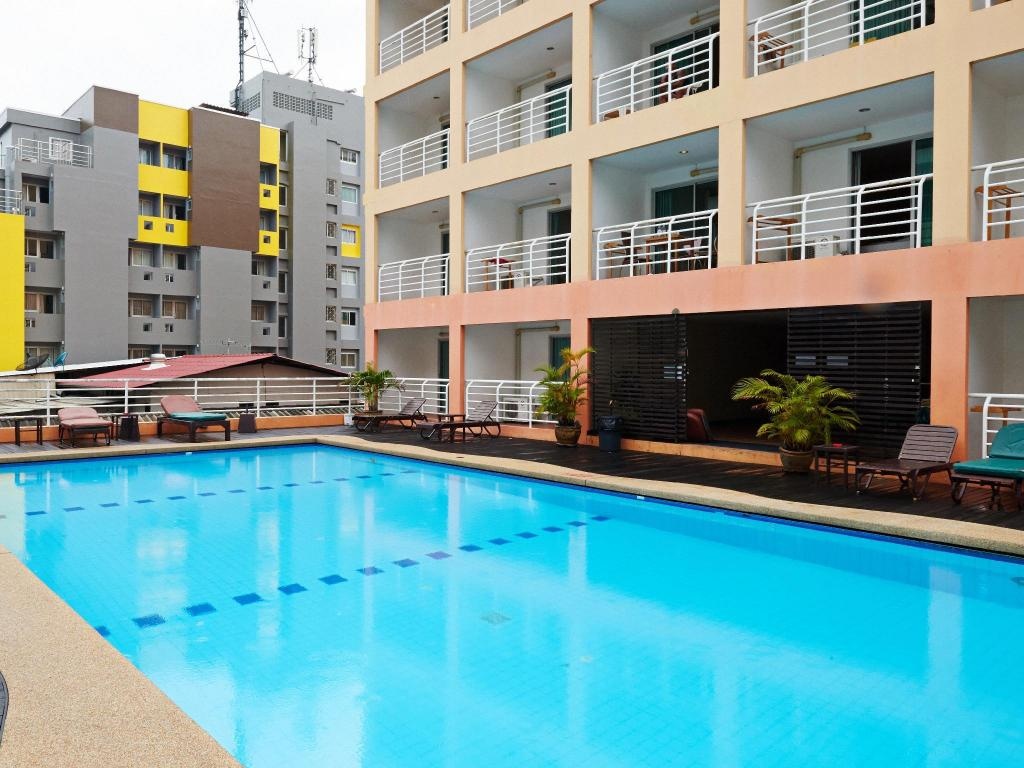 Eastiny Plaza HotelfacilitiesSwimming Pool Outdoor1