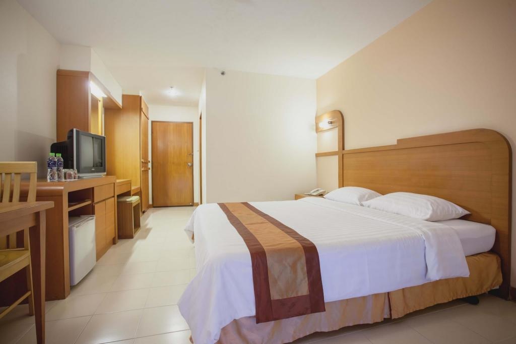 Eastiny Plaza HotelroomsDeluxe King Hot Deal22