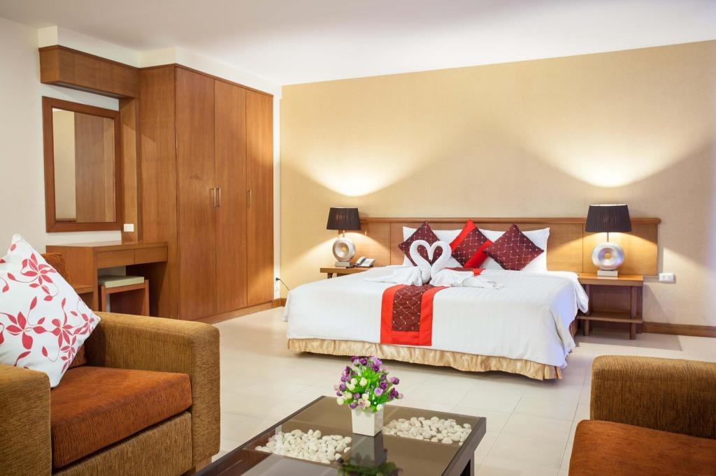 Eastiny Plaza HotelroomsJunior Suite 1 King Bed9