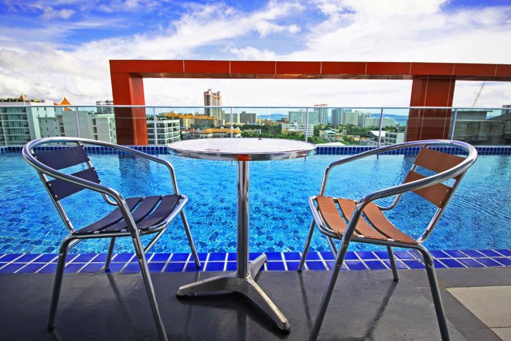 Art On The Hill By Pattaya Sunny RentalsfacilitiesSwimming Pool12