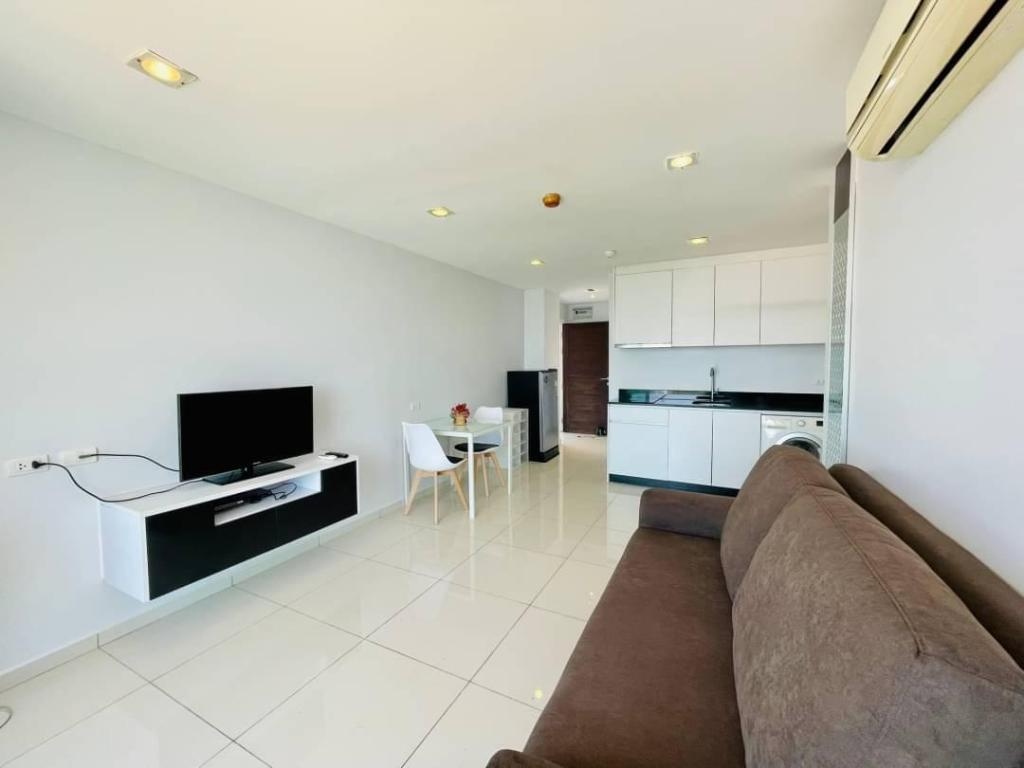 Art On The Hill By Pattaya Sunny RentalsroomsDeluxe 1 Bedroom Suite Interior View6