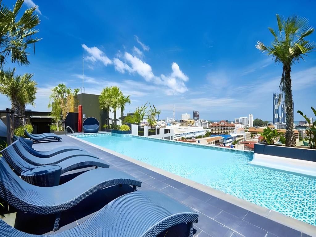 The Chezz Metro Life Condominium By RinfacilitiesSwimming Pool1