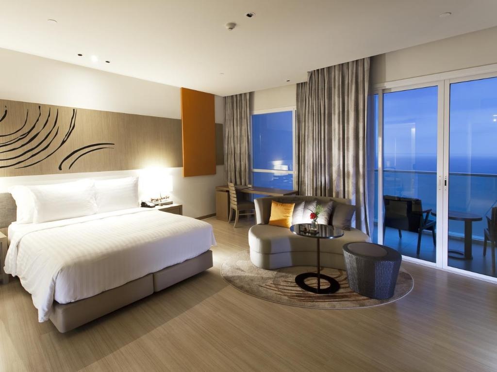 Mvenpick Siam Na Jomtien PattayaroomsJunior Suite With King Bed Room Plan2