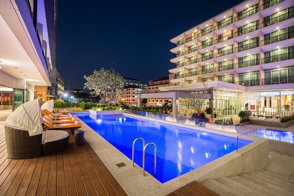 J Inspired Hotel PattayafacilitiesSwimming Pool12