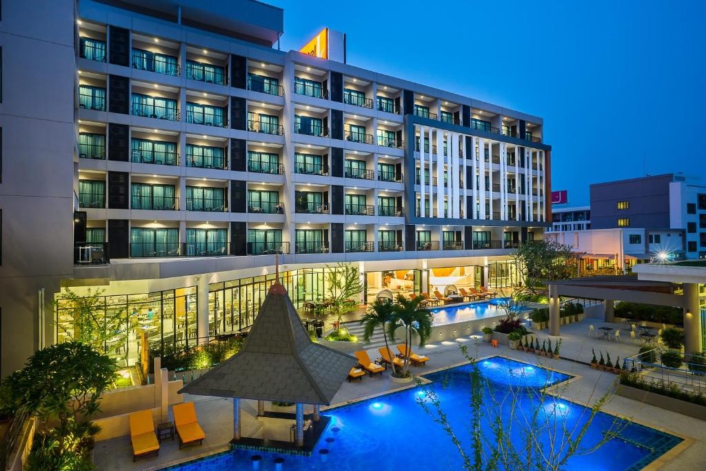 J Inspired Hotel PattayafacilitiesSwimming Pool2