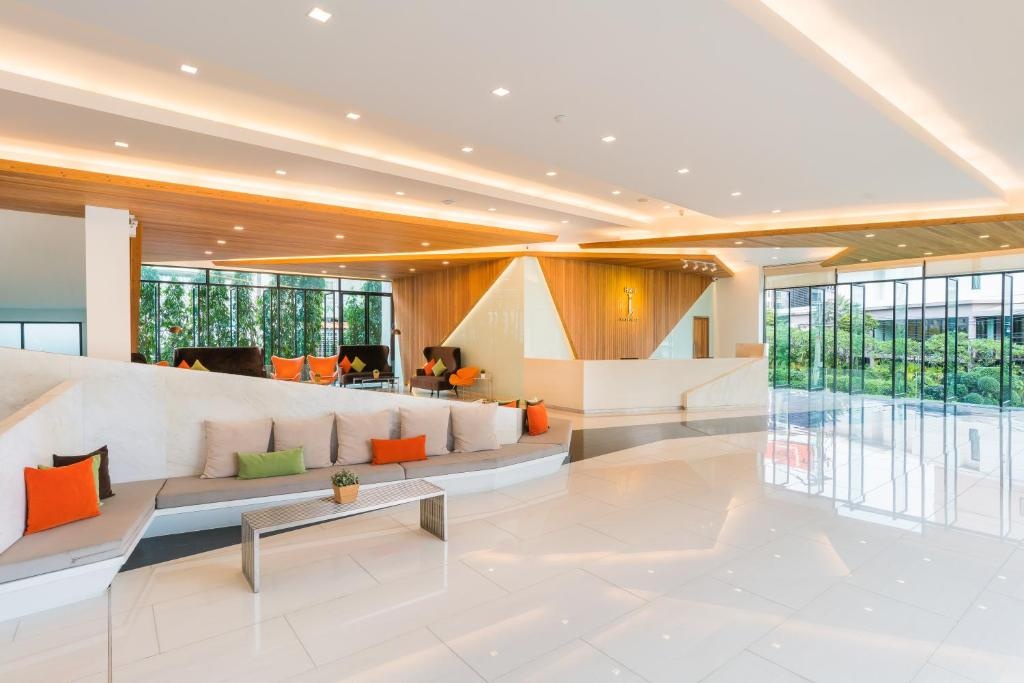 J Inspired Hotel PattayapropertyviewsLobby12