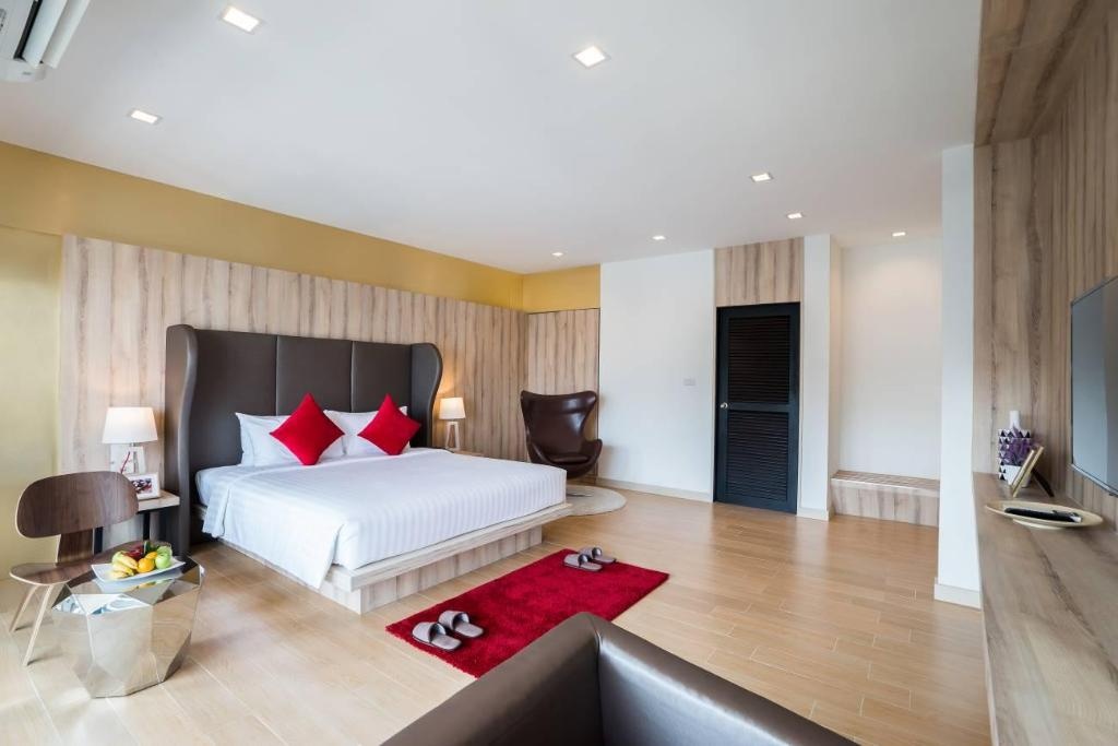 J Inspired Hotel PattayaroomsJunior Suite Balcony Guestroom17